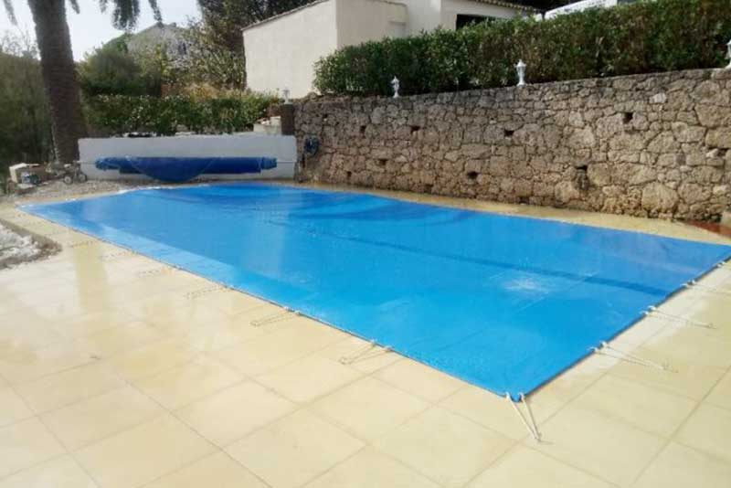 protection de piscine avec bâche piscine aux issambres, ste maxime et le plan de la tour