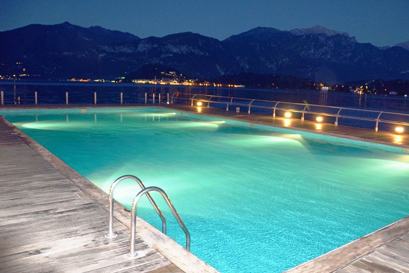 éclairage piscine - spécialiste piscine depuis plus de 30 ans à Sainte Maxime et le Plan de la Tour