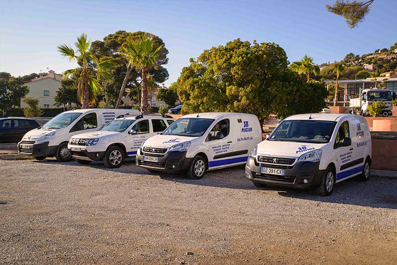 Véhicules de 3B Piscine - pisciniste spécialisé dans l'entretien de piscine aux Issambres, Le Plan de La Tour et Sainte Maxime