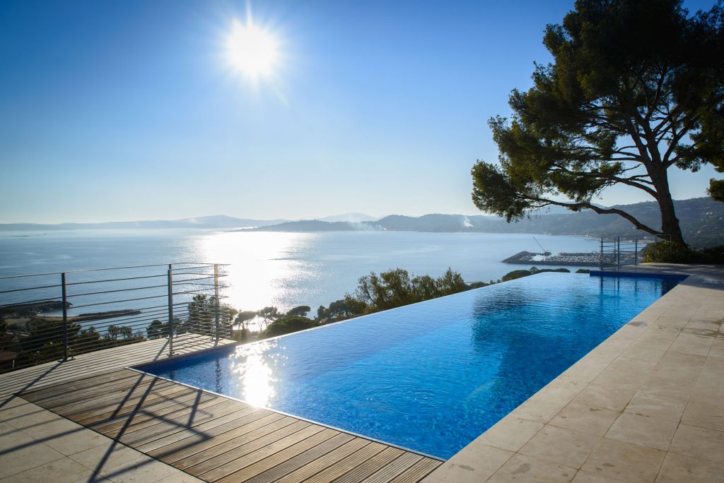 Contrat d'entretien de piscine à Sainte Maxime, Les Issambres, Le Plan de la tour et St Aygulf